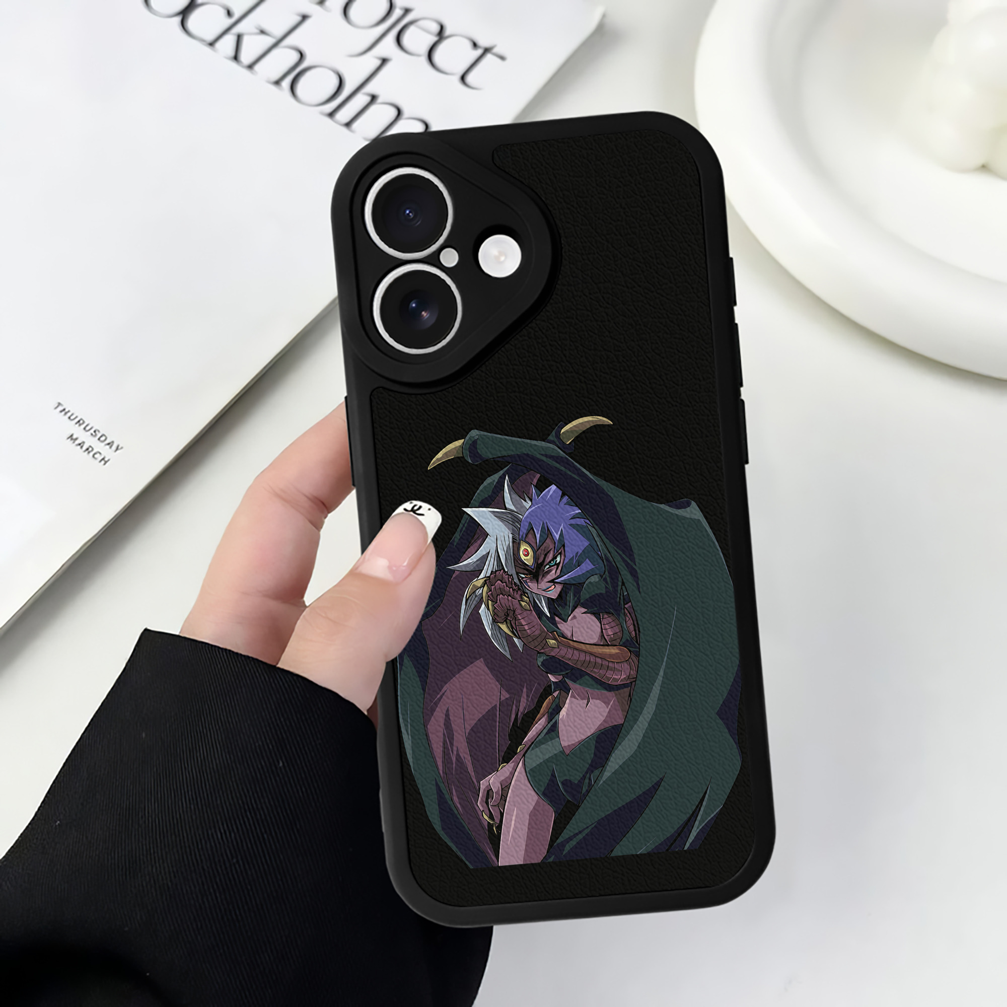 （画像用） 遊☆戯☆王 Yu-Gi-Oh! 【iPhone 16シリーズ対応】シリコンスマホケース（レザー調） 材質：シリコン